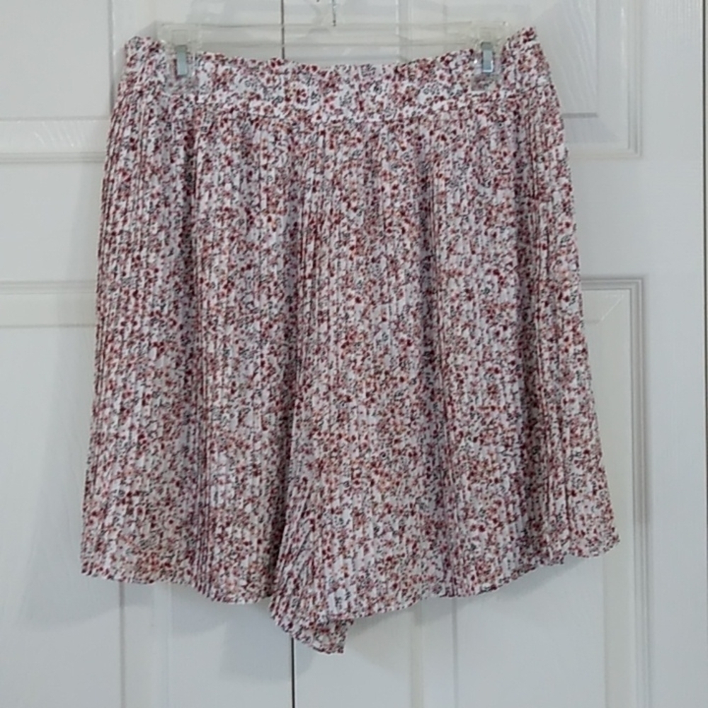 Loft High Waisted Floral Pleated Shorts - Picture 7 of 15